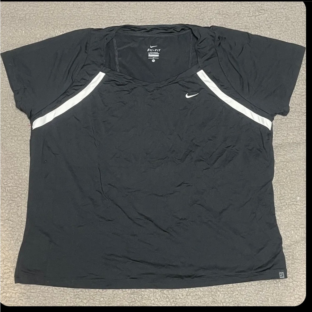 Women’s Nike dri-fit shirt